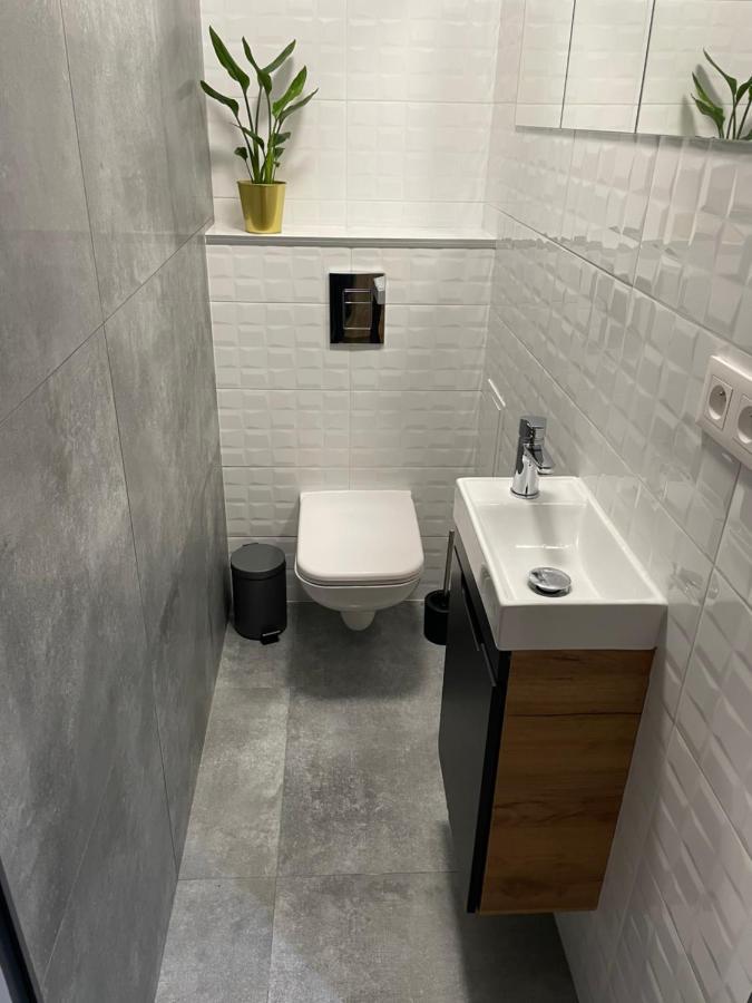 Brzostek Apartment Варшава Экстерьер фото